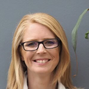Dr Suzanne Moss Profile